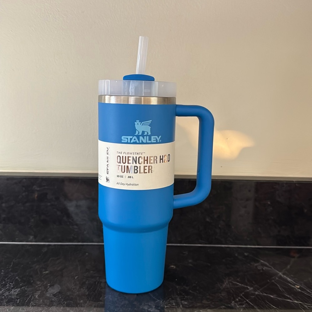 NWT Stanley 30oz quencher tumbler H2.0 Azure Blue